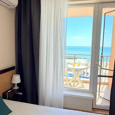 Beachfront - Sea & Pool Views - C205 Apartman *