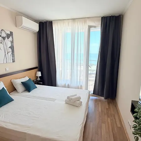Apartman Beachfront - Sea & Pool Views - C205 Obzor