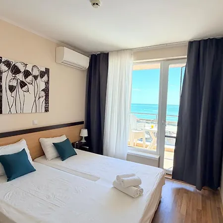 Apartman Beachfront - Sea & Pool Views - C205 Obzor