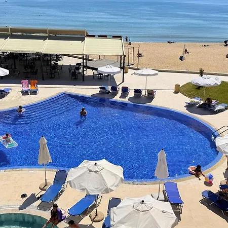 Apartman Beachfront - Sea & Pool Views - C205
