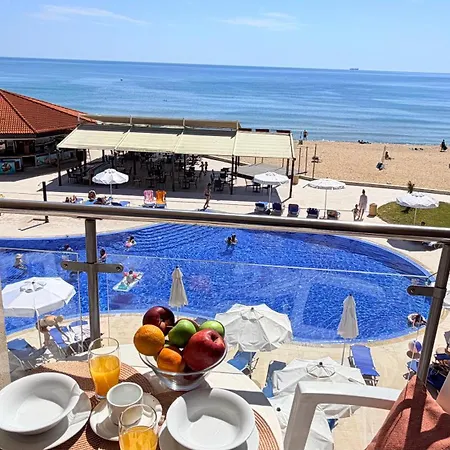 Beachfront - Sea & Pool Views - C205 Обзор