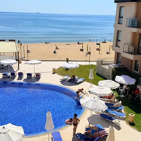 Apartman Beachfront - Sea & Pool Views - C205 *