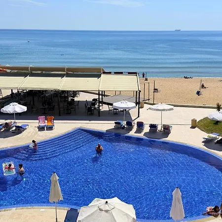 Beachfront - Sea & Pool Views - C205 Обзор