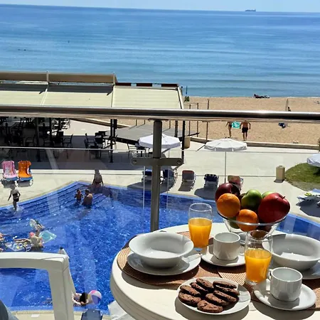 Beachfront - Sea & Pool Views - C205 Apartman Obzor