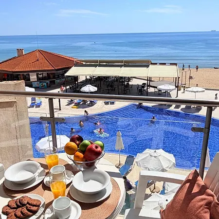 Beachfront - Sea & Pool Views - C205 Apartman