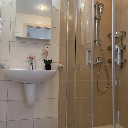 Apartman Beachfront - Sea & Pool Views - C205 *