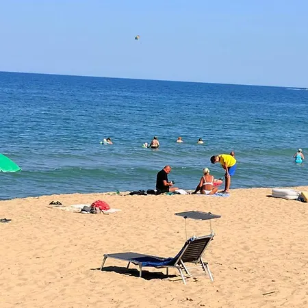 Apartman Beachfront - Sea & Pool Views - C205 Obzor