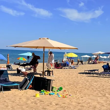 Beachfront - Sea & Pool Views - C205 Apartman Obzor