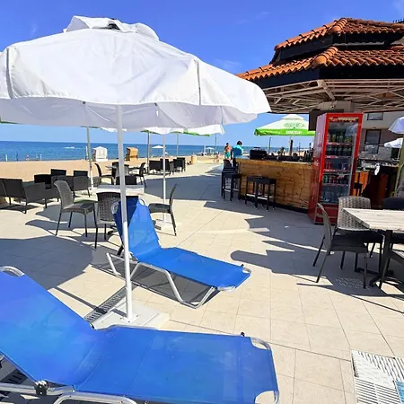Beachfront - Sea & Pool Views - C205 Обзор