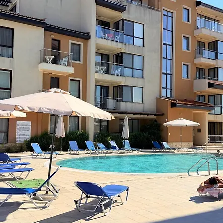 Apartman Beachfront - Sea & Pool Views - C205