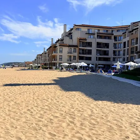 Apartman Beachfront - Sea & Pool Views - C205 *