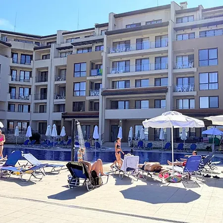 Apartman Beachfront - Sea & Pool Views - C205 *