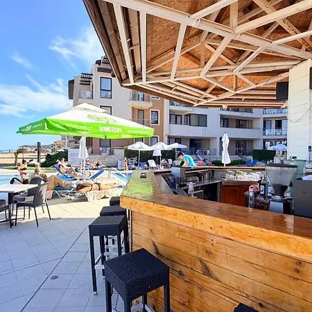 Apartman Beachfront - Sea & Pool Views - C205 Obzor