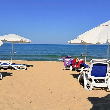 Apartman Beachfront - Sea & Pool Views - C205 *