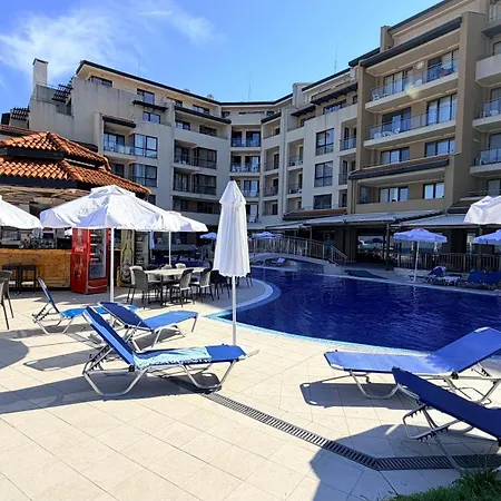 Apartman Beachfront - Sea & Pool Views - C205 *