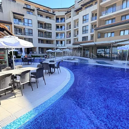 Apartman Beachfront - Sea & Pool Views - C205 Obzor